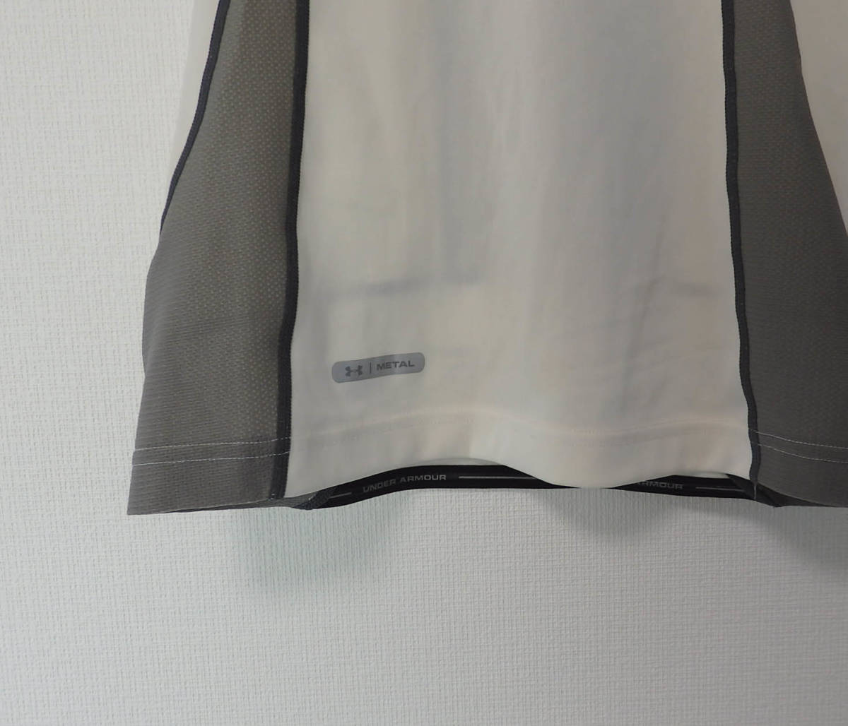 【送料無料】アンダーアーマーTシャツ/コンプレッションウェア　MDサイズ　メタル　ストレッチ仕様