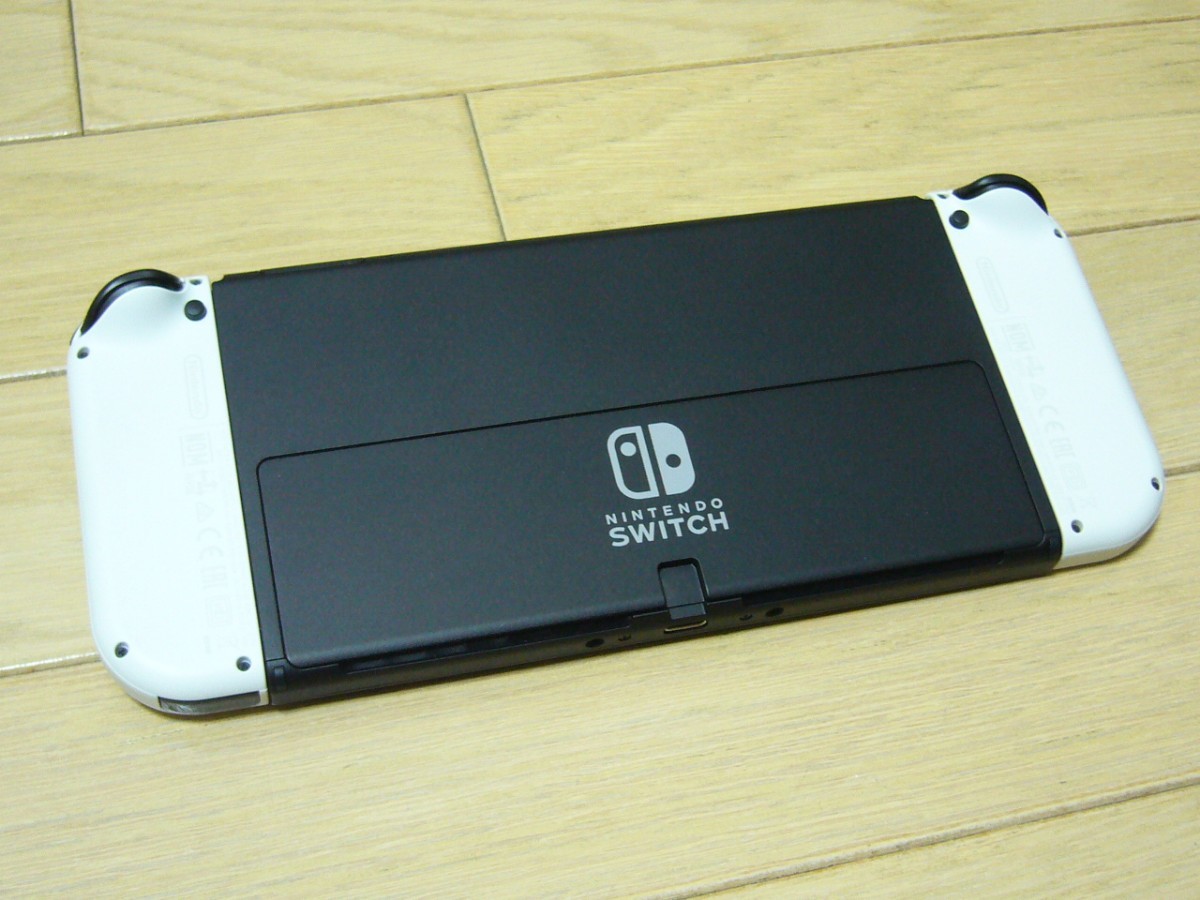 最新モデル  Nintendo Switch   有機ELモデル  保証残あり  ソフト3本、ケース付き