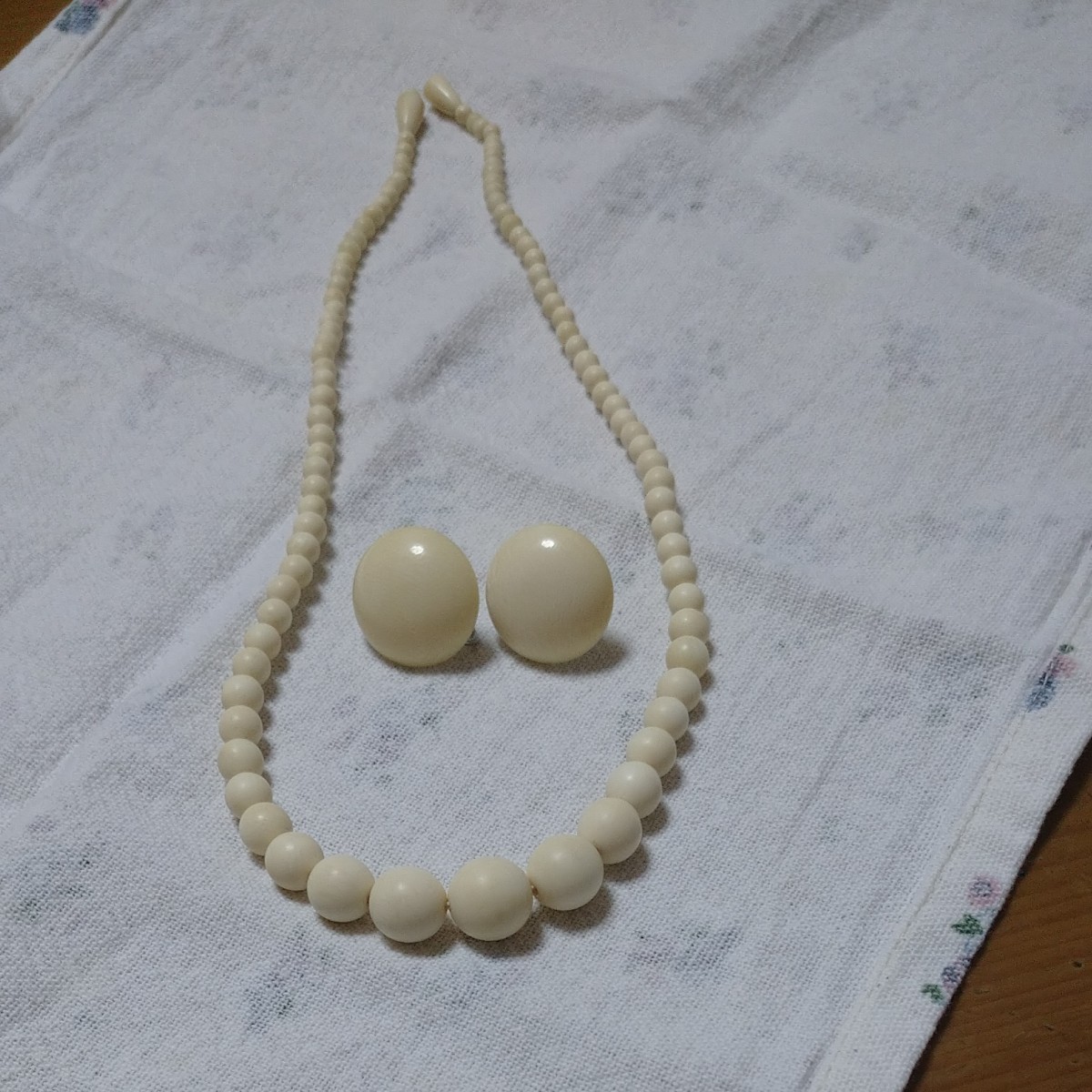 昭和 ネックレス&イヤリング 象牙風 | 昭和レトロ 象牙風 ネックレス