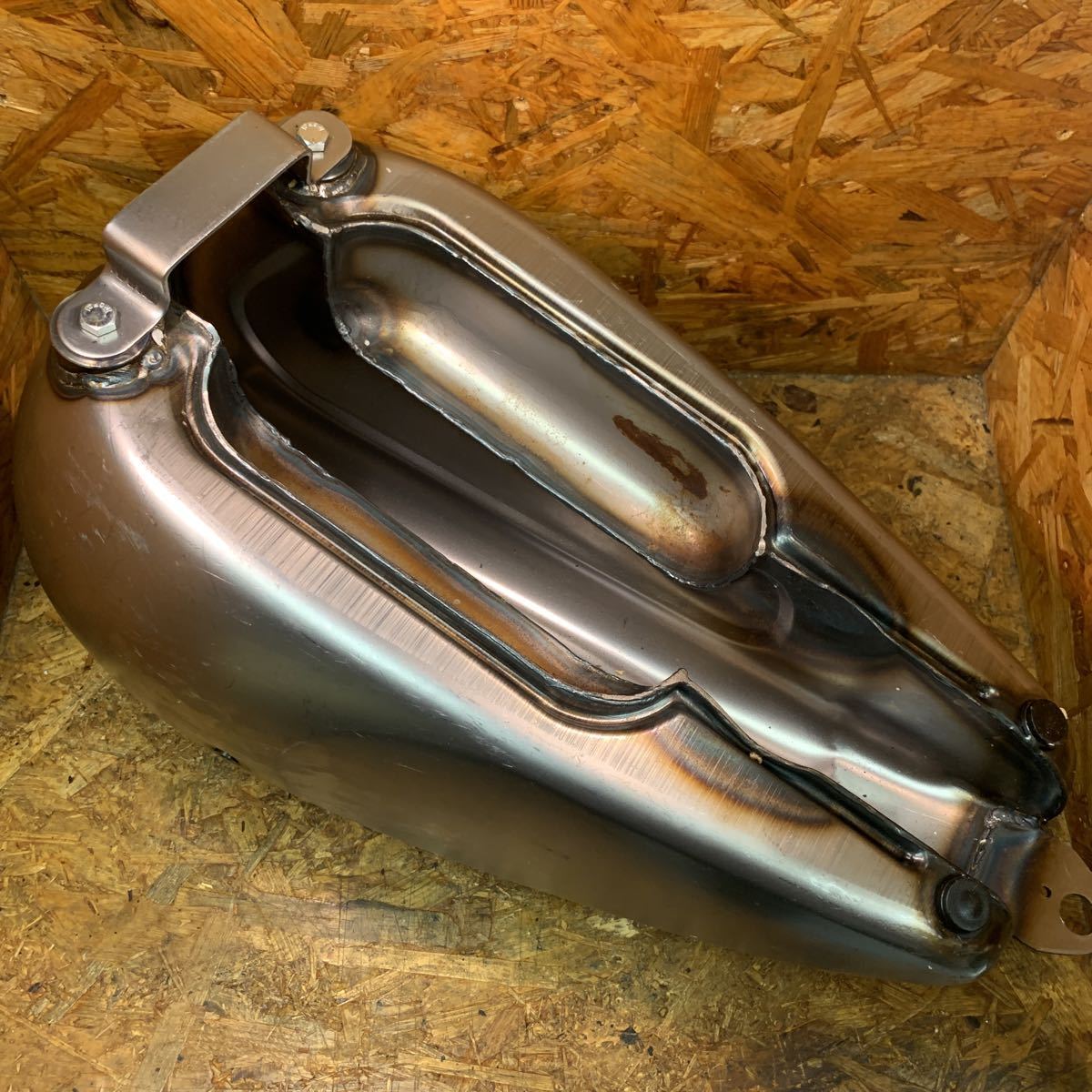 トライアンフ タンク 新品 T120 TR6 2 5ガロン カスタム トライアンフ タンク 新品 T120 TR6 2 5ガロン カスタム