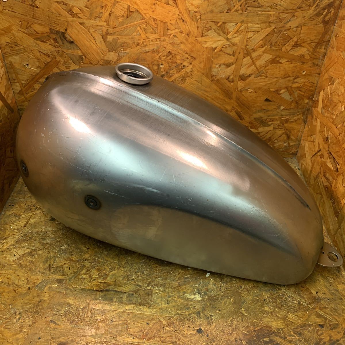 トライアンフ タンク 新品 T120 TR6 2 5ガロン カスタム トライアンフ タンク 新品 T120 TR6 2 5ガロン カスタム