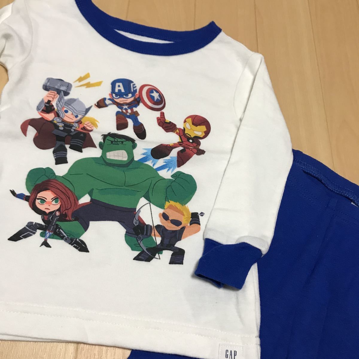 a29 gap 長袖　長ズボン　パンツ　tシャツ 上下セット　パジャマ　にも　未使用品　12～18 80サイズ　marvel_画像1