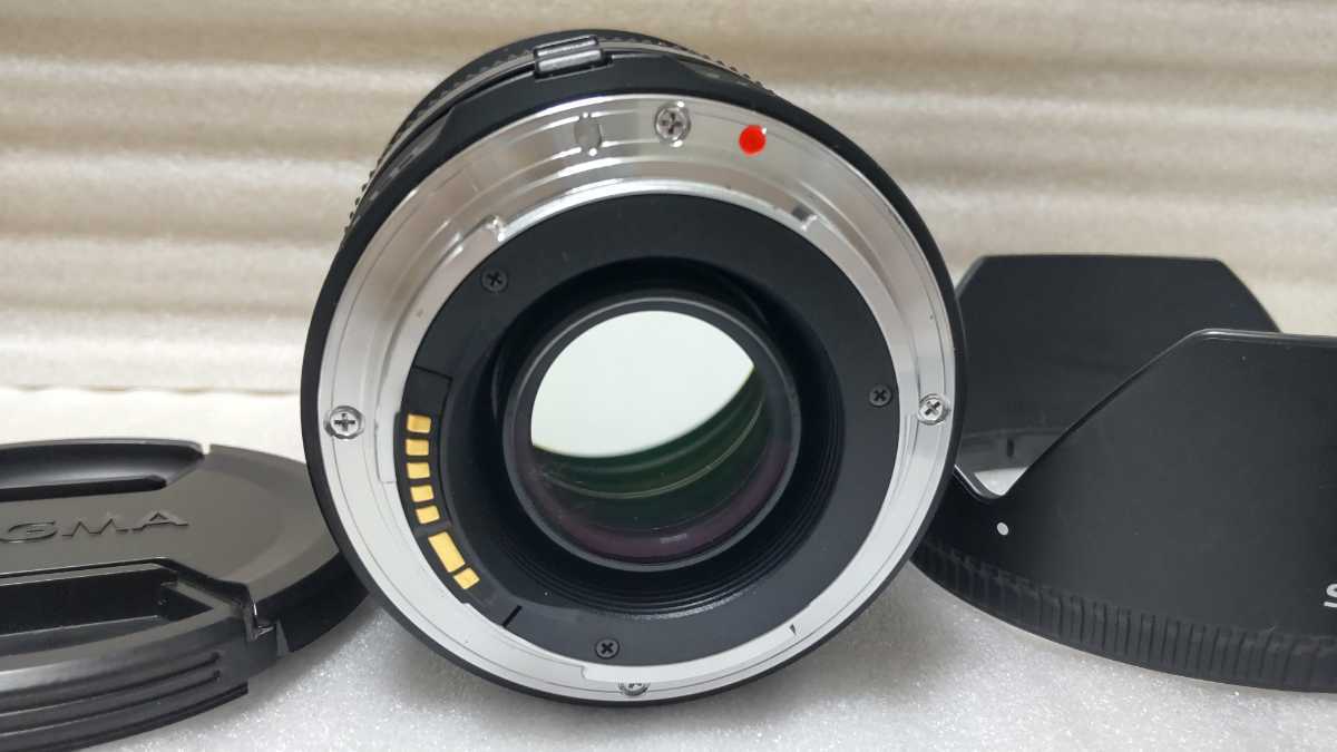 ★極上品★ シグマ SIGMA AF 28mm F1.8 EX DG MACRO CANON フードつき_画像2