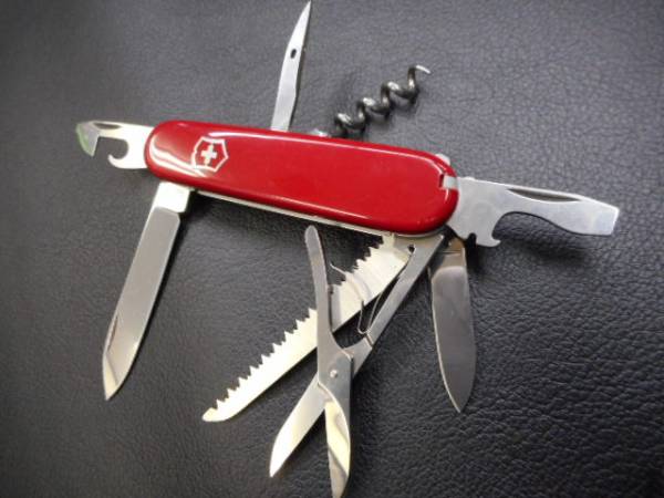 ナイフ　ビクトリノックス　VICTORINOX 　 ８丁出し　赤色_画像3