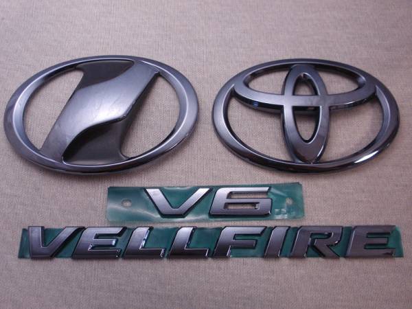 7トレジャー 【 トヨタ 20系 ヴェルファイア　TOYOTA 20系 VELLFIRE 】 プラチナ ブラック エンブレム　フロント＆リア 4点セット_ブラックエンブレムでカスタムしませんか！