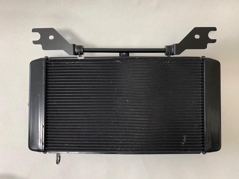 GPZ900R用ZRX系ラジエターステー