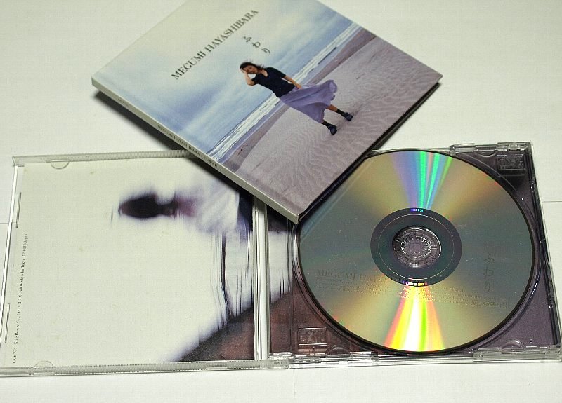 林原めぐみ / ふわり 初回限定盤 CD アルバム 写真集付き_ブックレット(左下)傷みあり