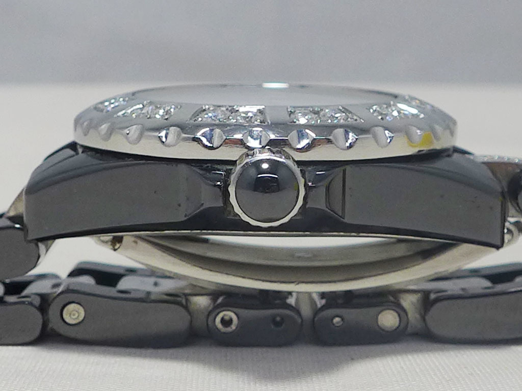 CHANEL Chanel J12 33mm bezel & breath center diamond 