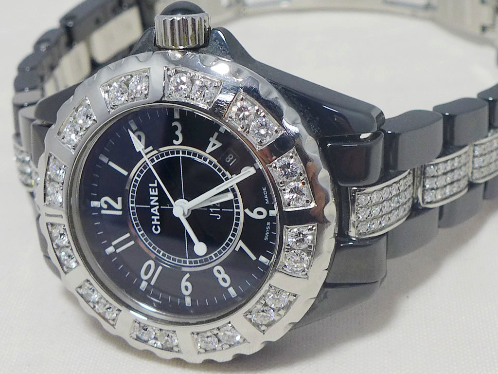 CHANEL Chanel J12 33mm bezel & breath center diamond 