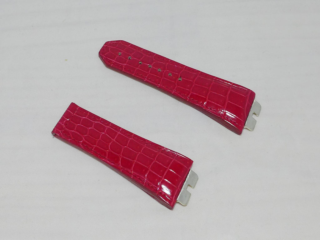見事な創造力 ウブロ 45mm ウニコ用 本クロコ別作ベルト 赤 ケース側 約28.0mm 尾錠側 約21.8mm 長さ10.7cm、8.6cm ウブロ
