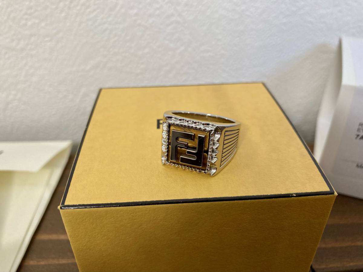 FENDI Silver 'Forever Fendi' Signet Ring Sサイズ 約18号 美品 FENDI Silver 'Forever Fendi' Signet Ring Sサイズ 約18号 美品