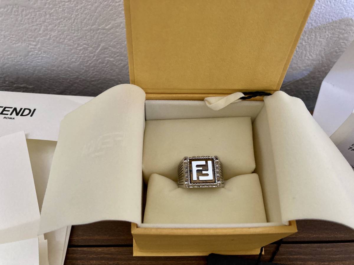 FENDI Silver 'Forever Fendi' Signet Ring Sサイズ 約18号 美品 FENDI Silver 'Forever Fendi' Signet Ring Sサイズ 約18号 美品