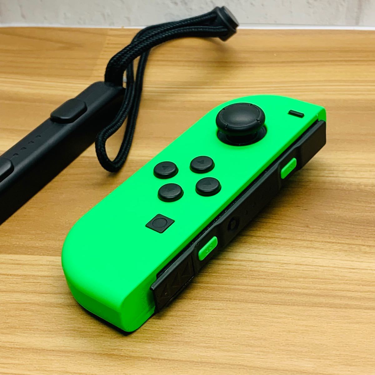 Nintendo switch ジョイコン　ストラップ付　純正中古品 B