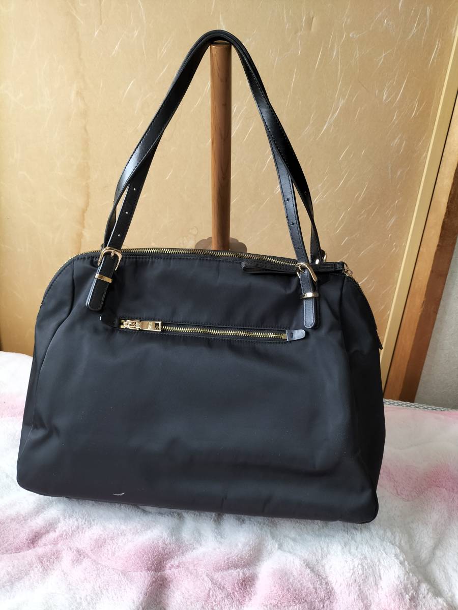 希少 美品 入手困難 PRADA プラダ トートバッグ グロメット スタッズ