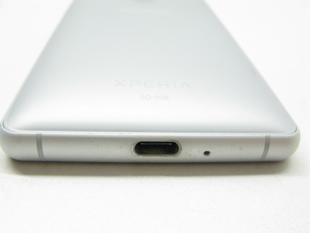 SIMフリー ドコモ SO-05K XPERIA XZ2 Compact White Silver バッテリー判定 80%以上 P4578