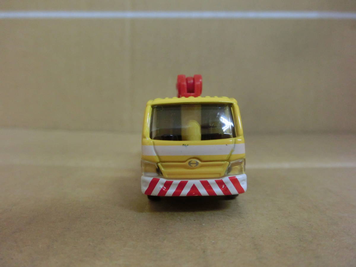 中古品】トミカ 緊急車両セット5 日野デュトロ クレーン付き 中古品】トミカ 緊急車両セット5 日野デュトロ クレーン付き