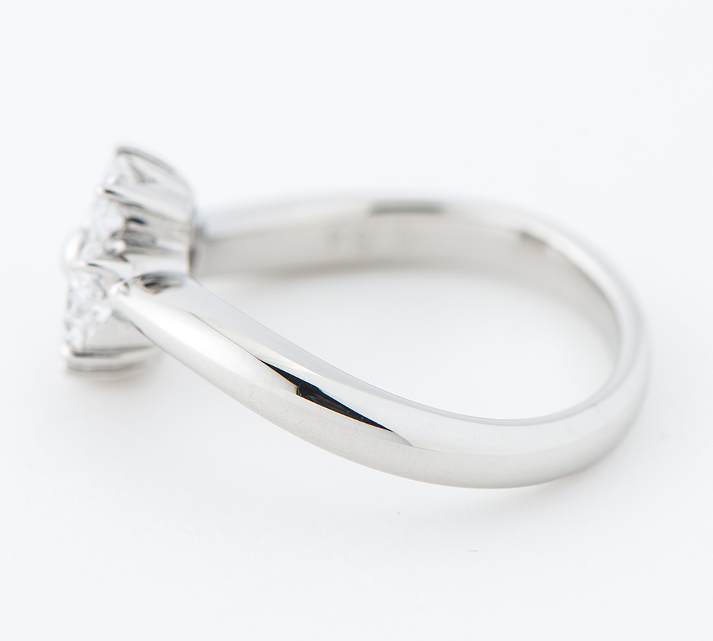 ケイウノ フラワーモチーフ ダイヤモンド計0.64ct プラチナ900 8号