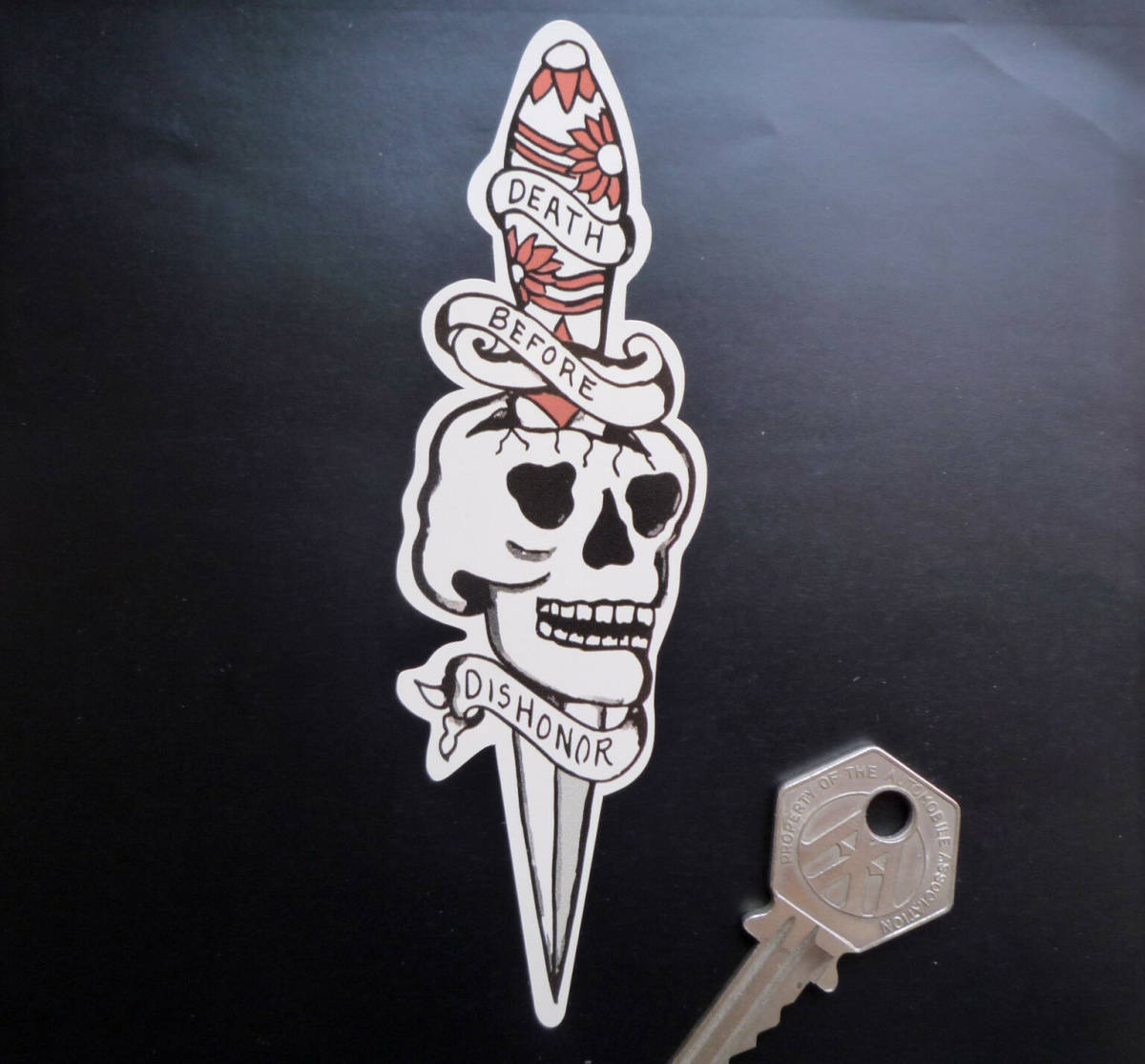 送料無料 DEATH BEFORE DISHONOR Skull & Dagger STICKER スカル ステッカー デカール 130mm × 38mm_画像1