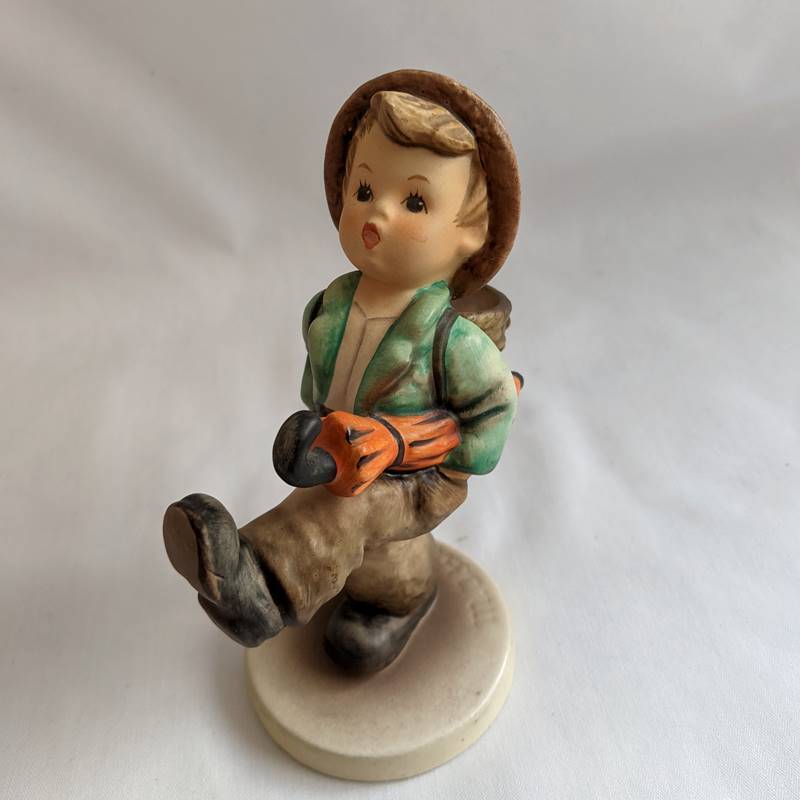 Goebel ゲーベル フンメルドール フンメル人形 79 陶器 置物 インテリア 少年 傘 散歩 世界中を散歩