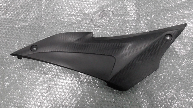 YZF-R25 RG10J-020xxx の サイドカバー 左 傷 *1612318264 中古