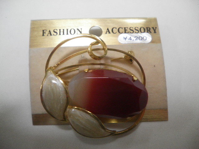 新品＊素敵なメノウ石付きブローチ