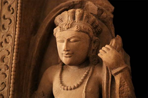 7～8世紀 ポストグプタ様式 クリシュナ像 砂岩石 仏像　インド_画像2
