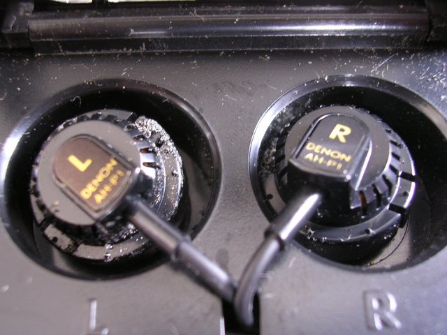 AH-P1 DENON ステレオイヤホン ケース付き 1982 昭和57 年の古物 AH-P1 DENON ステレオイヤホン ケース付き 1982 昭和57 年の古物