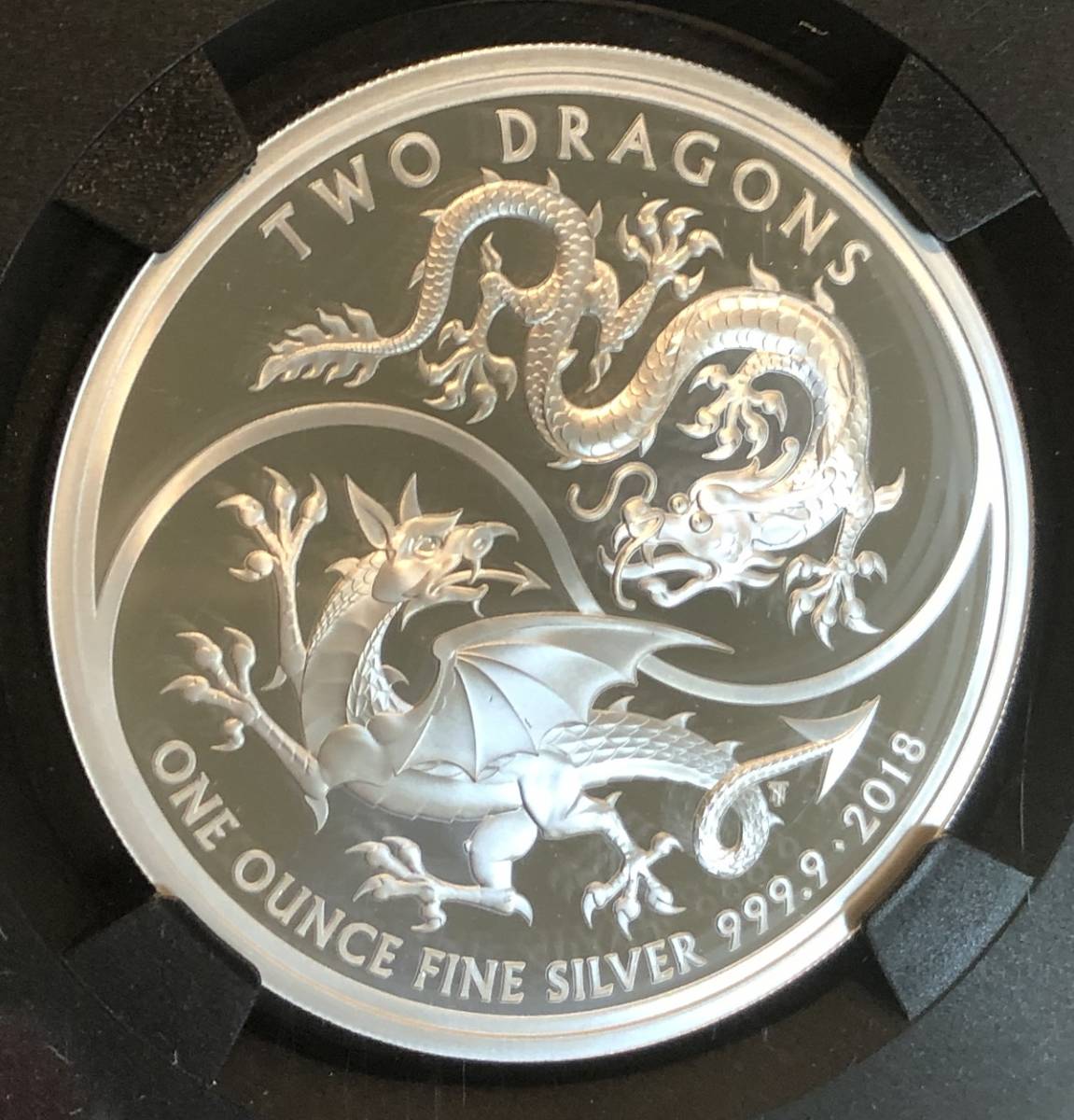 【美しい龍の銀貨】 2018 イギリス エリザベス2世 ツードラゴン 2ポンド 1オンス NGC PF70UC 最高鑑定 ２匹の龍 プルーフ シルバー コイン_画像3