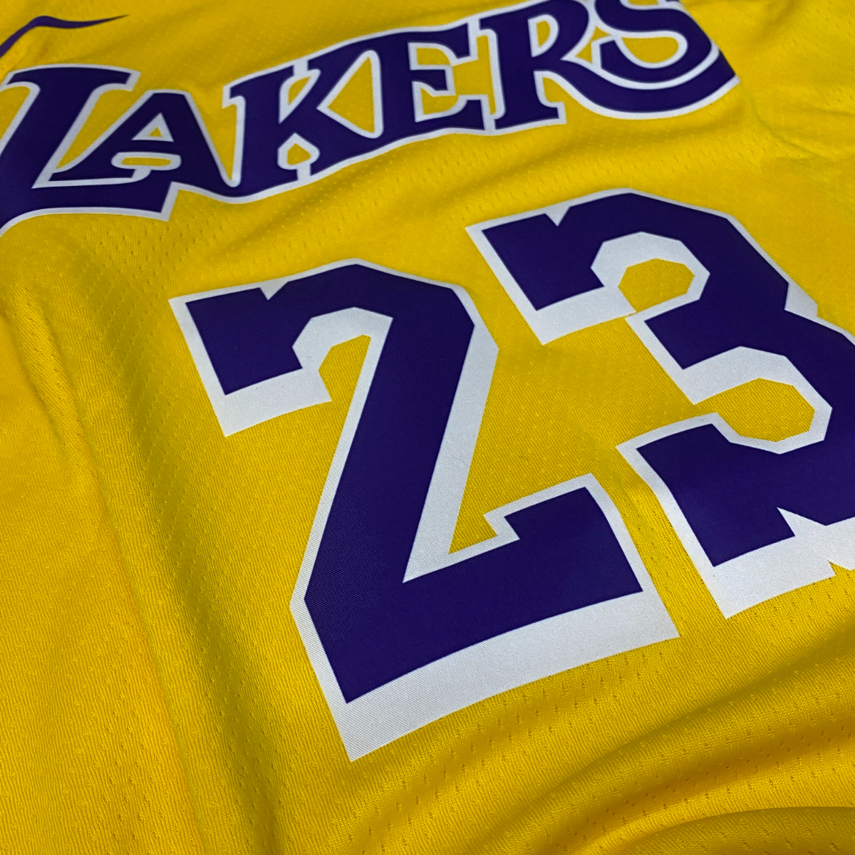 USA正規品 【M】 NIKE ナイキ NBA ロサンゼルス レイカーズ LA LAKERS レブロンジェームズ 背番号23 オーセンティック バスケシャツ GOLD_画像3