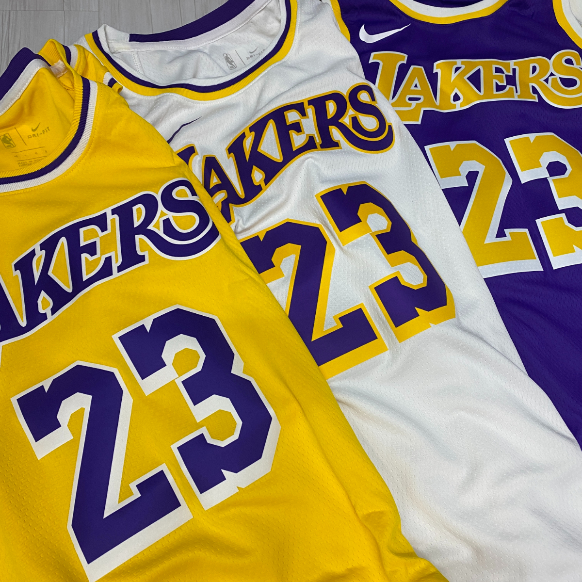 USA正規品 【M】 NIKE ナイキ NBA ロサンゼルス レイカーズ LA LAKERS レブロンジェームズ 背番号23 オーセンティック バスケシャツ 白_他カラーも別途出品中