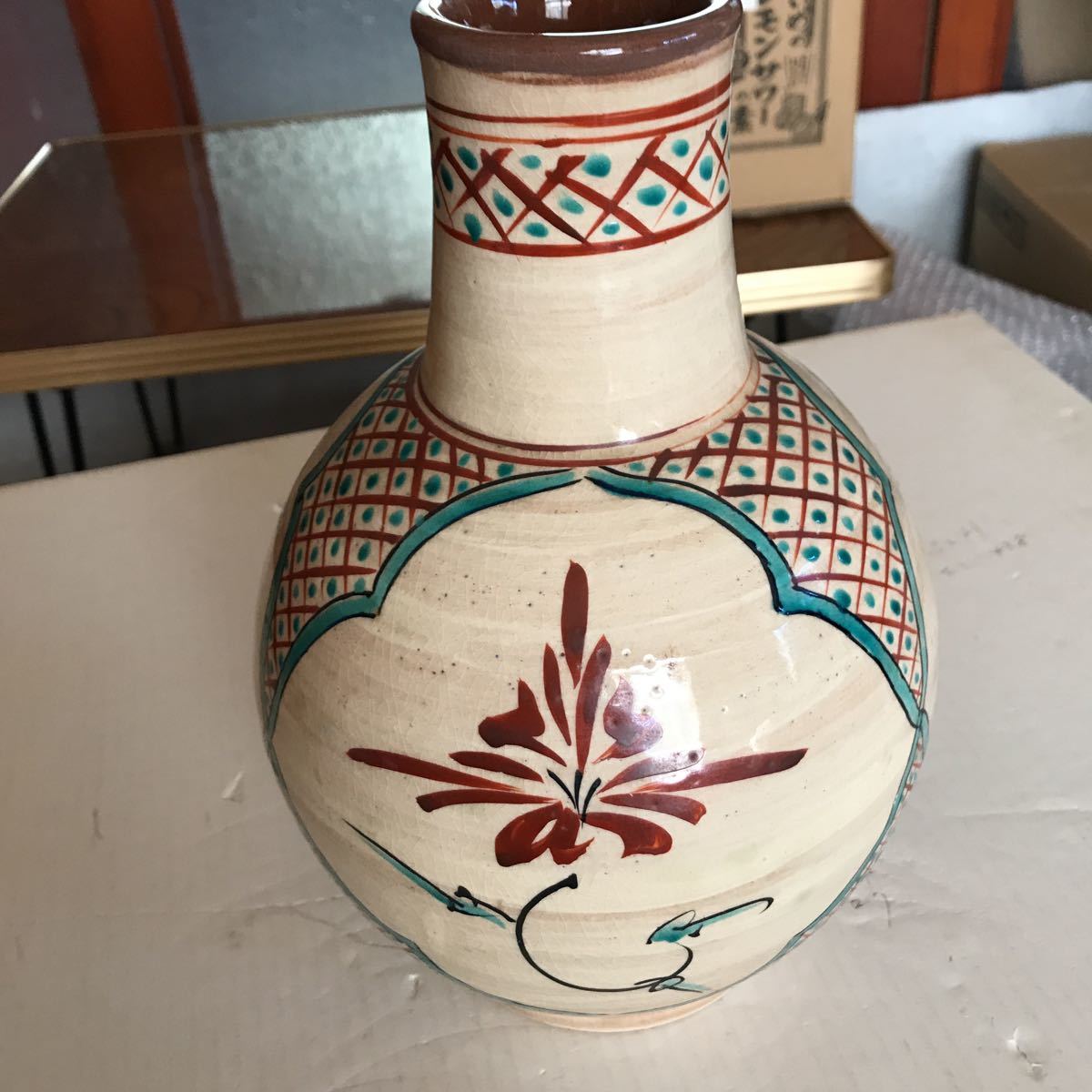霧島焼きです、花瓶 です、美しい花瓶です。南国特有の温かみを感じます、手書きで描かれています、昭和４０年以上前に作りたものです_画像5