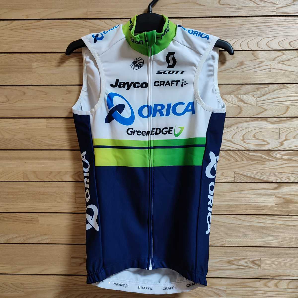 支給品 　サーマルベスト　ORICA GreenEdge　オリカグリーンエッジ　サイクルジャージ　ロードバイク　自転車　防寒　ウィンター　秋冬_画像1