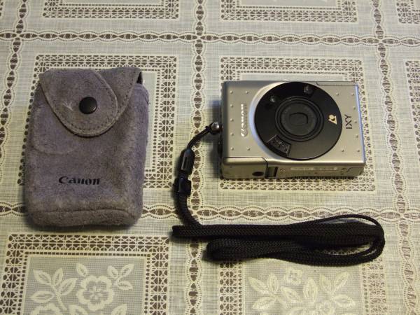 ★美品★Canon IXY APS超小型カメラ、シルバー色、純正ケース付の画像1