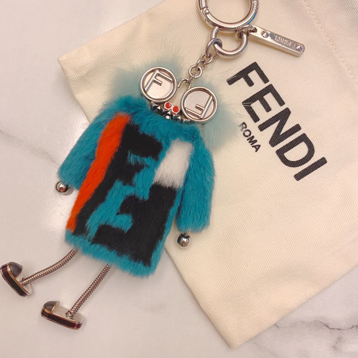 FENDI キーリング ストラップ キーホルダー バックチャーム 超美 FENDI キーリング ストラップ キーホルダー バックチャーム 超美