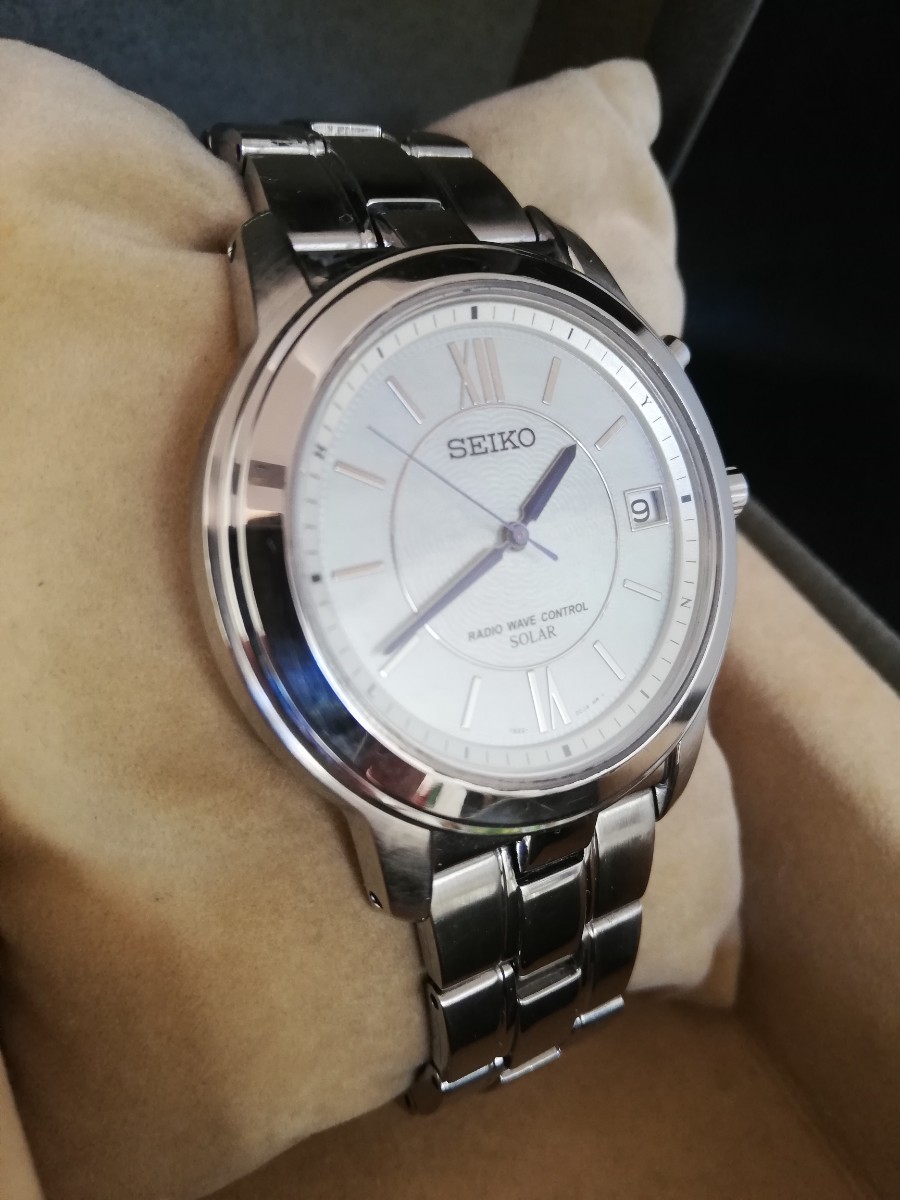 ソーラー 電波】SEIKO セイコー シルバー&シェル文字盤 7B22 ソーラー 電波】SEIKO セイコー シルバー&シェル文字盤 7B22