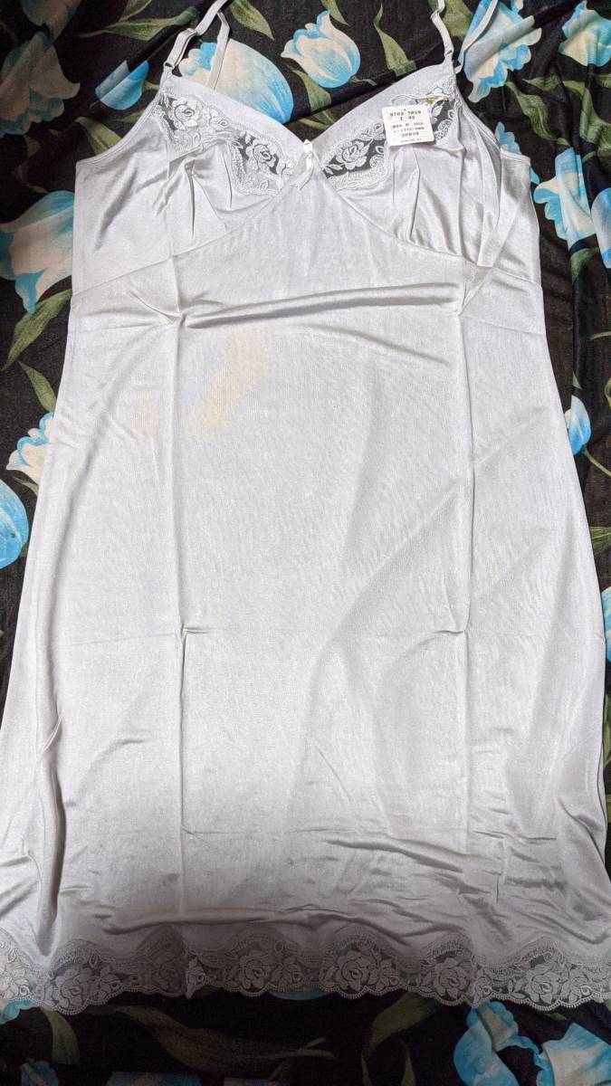 最新エルメス 未使用レトロ 絹100％　元値20000円 薄いグレー シルク100% Ｌ-95 吊り型 スリップ Lサイズ
