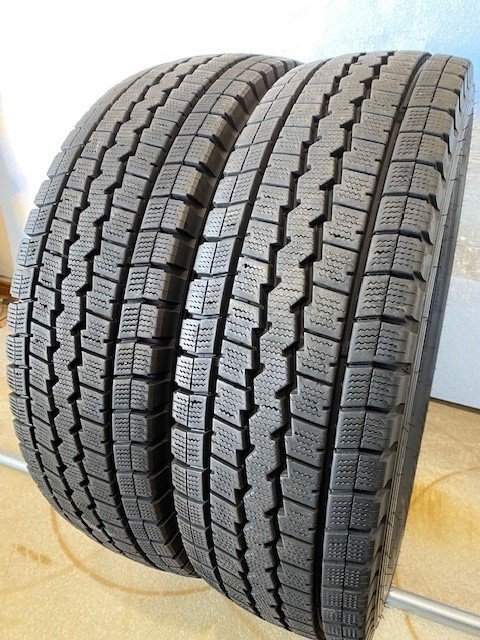 205/70R17.5　115/113L　LT　スタッドレスタイヤ　ダンロップ　WINTER　MAXX　LT03　205/70/17.5　２本_画像1