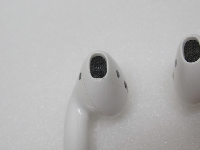 2.■Apple AirPods with Charging Case MV7N2J/A アップル エアポッズ 第二世代 送料無料！_画像4