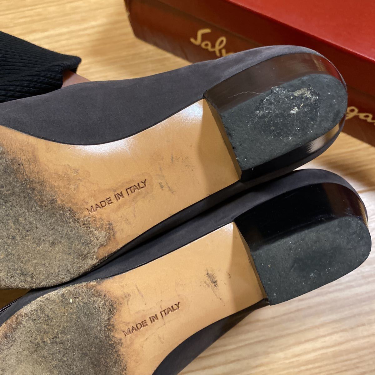 サイズ 5 C 22.5cm SALVATORE FERRAGAMO フェラガモ VARA パンプス レディース ヒール ヌバック カーフ スエード グレー シューズ 靴