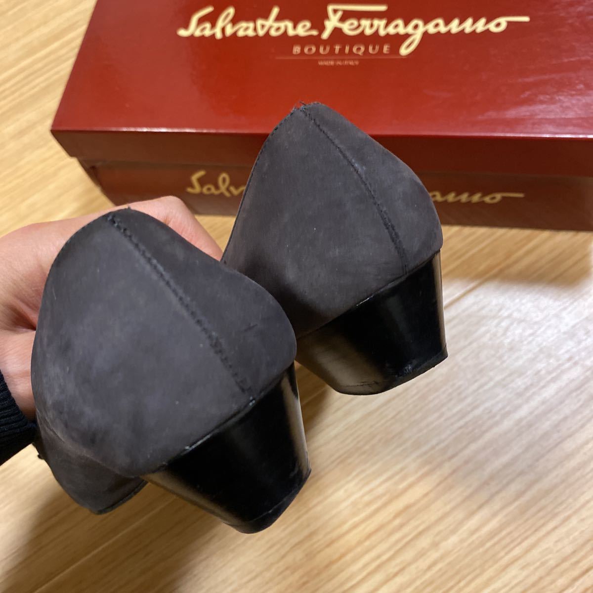 サイズ 5 C 22.5cm SALVATORE FERRAGAMO フェラガモ VARA パンプス レディース ヒール ヌバック カーフ スエード グレー シューズ 靴