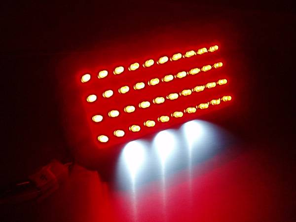 *CB400SF(NC31) /CB1300SF LEDテールランプユニット H1-B_ユニットのみの発光写真です。