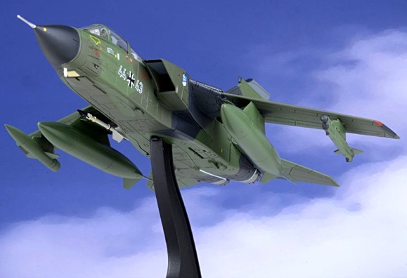 即決ホビーマスター 1/72【トーネード IDS（攻撃型） 西ドイツ空軍 第34戦闘爆撃航空団 1980年代 アルゴイ基地・バイエルン州 44+43