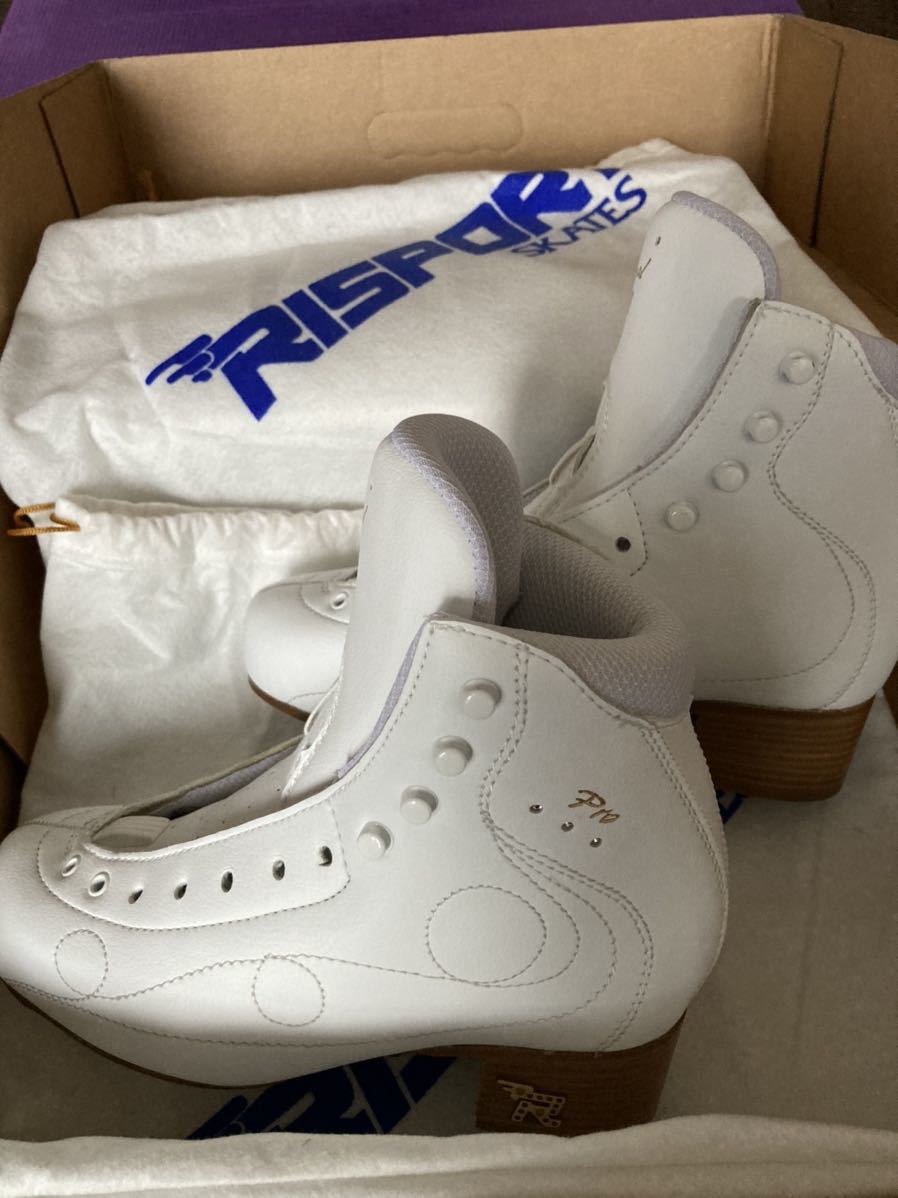 注目のブランド フィギュアスケート靴 未使用 新品 リスポートR 23.5 B 