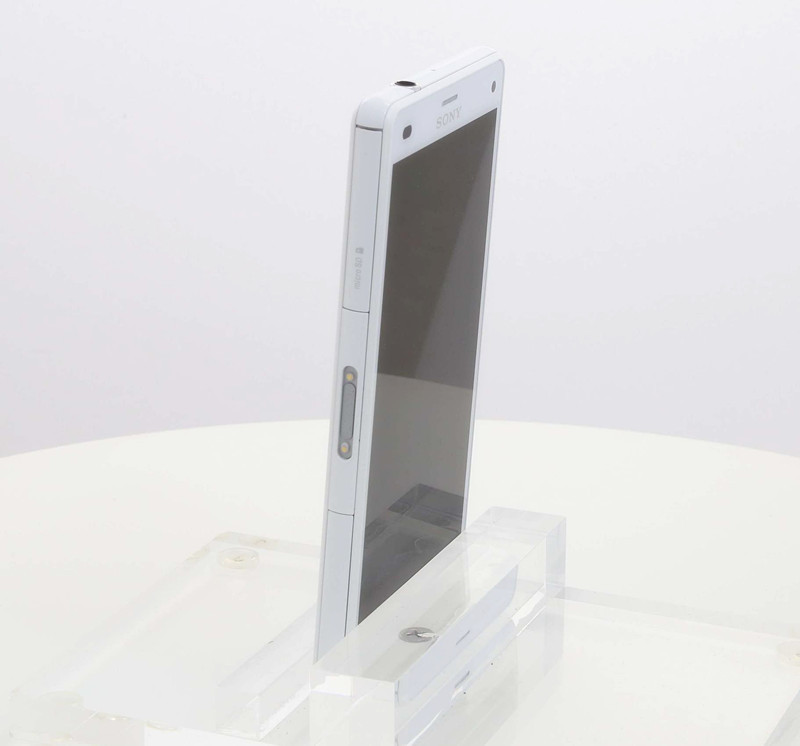 【P5倍★ドコモ スマートフォン】白ロム docomo SO-04G Xperia A4 ホワイト White 美品 充電器おまけ付き★美品 送料無料！！_画像4