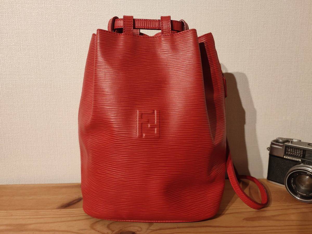 本物美品【フェンディ】FENDI 赤レザー　ヴィンテージ　巾着ショルダーバッグ