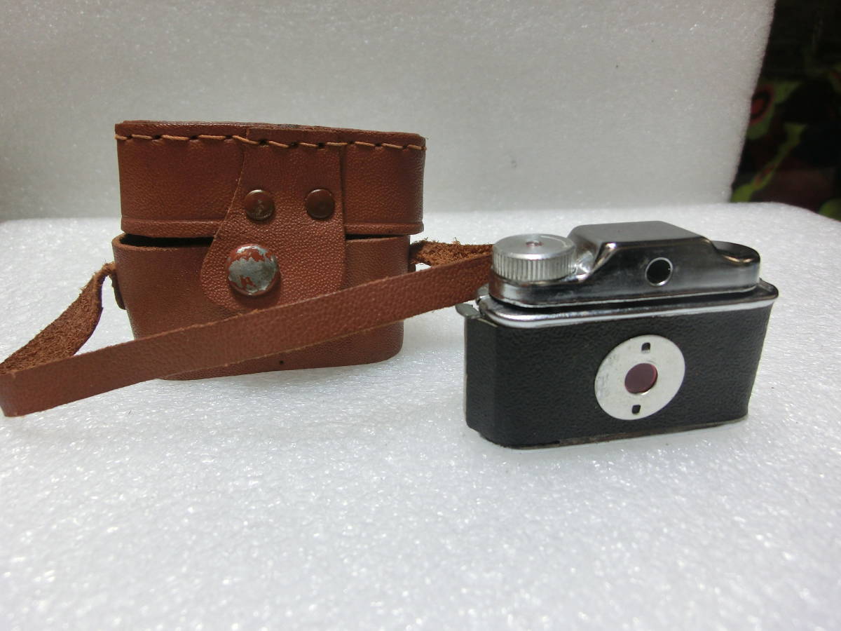 珍品　COLLY CAMERA ミニカメラ 豆カメラ/レトロ　5.3×3.3×H3.5cmぐらい　皮ケース付き_画像2