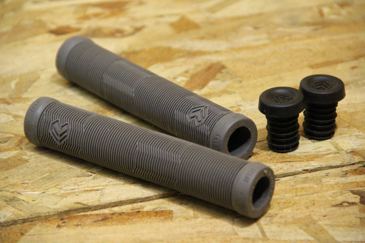 自転車 BMX グリップ ECLAT PULSAR GRIP ODI製 グレー 即決 送料無料 新品未使用