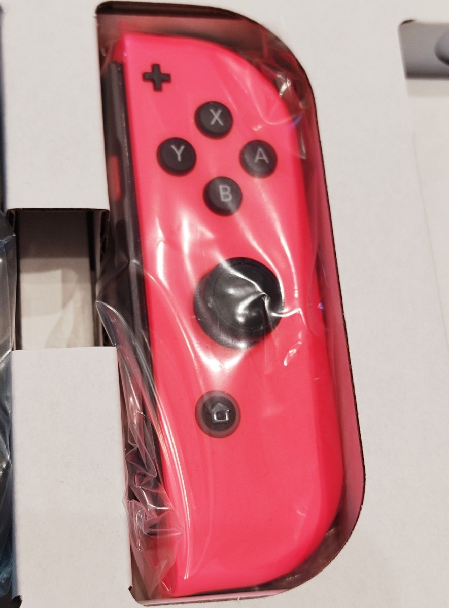 美品　Joy-Con　右　ネオンレッド　 ニンテンドースイッチ Nintendo Switch ジョイコン