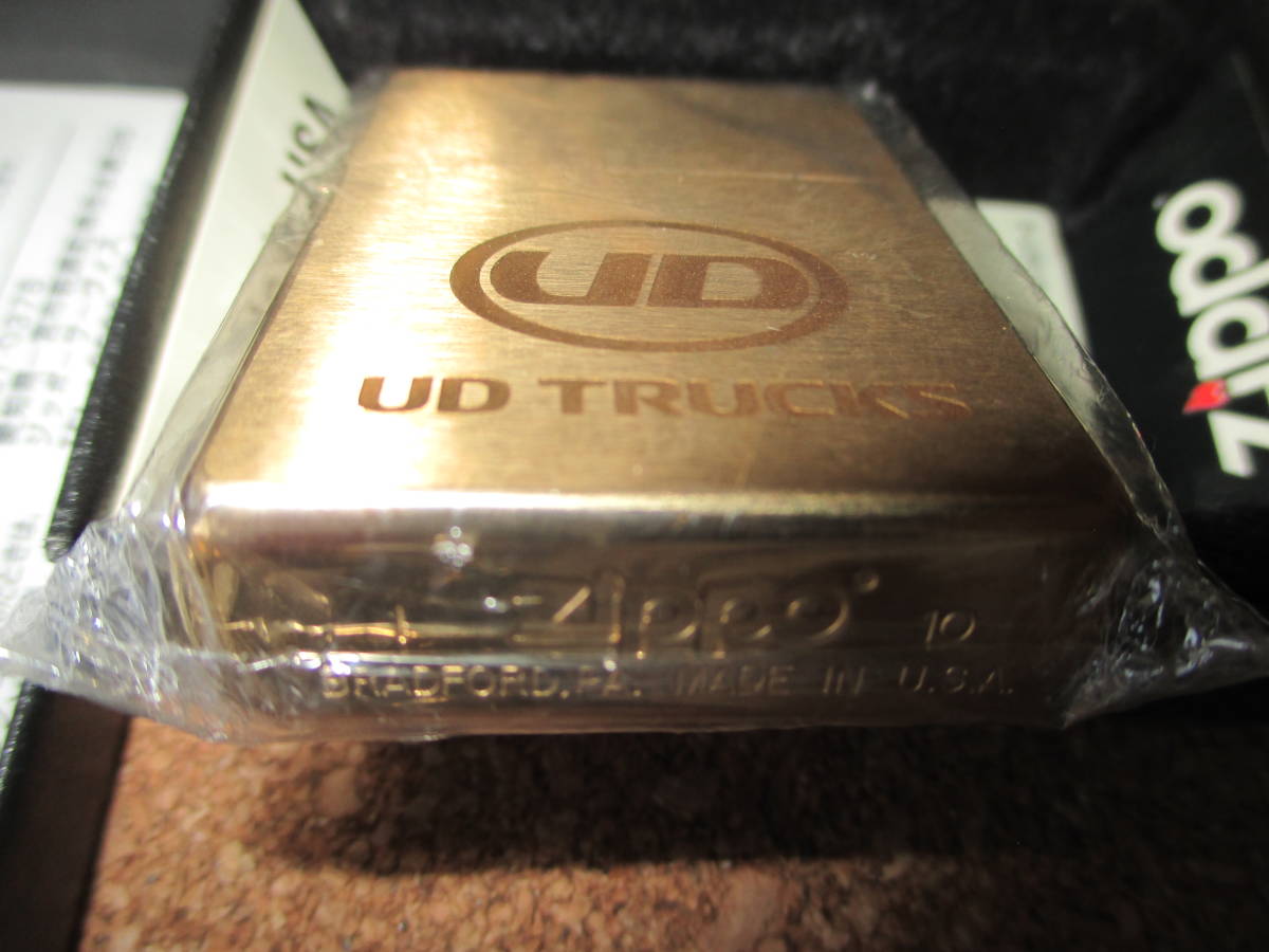 ZIPPO 『UD TRUCKS トラックス ゴールド』2010年9月製造 ニュークオン