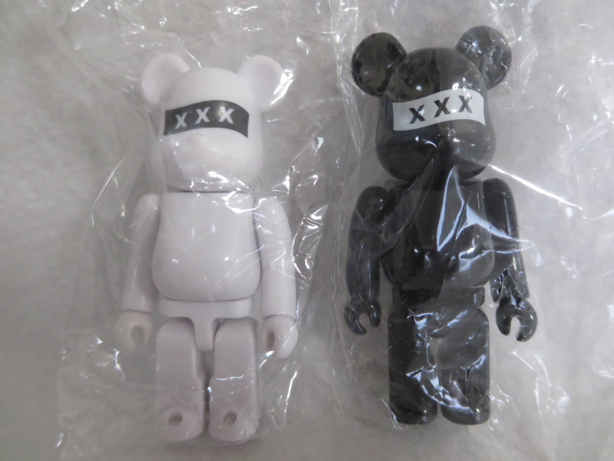 ○ベアブリック☆GOD SELECTION XXX 白 黒 2体セット☆シリーズ36